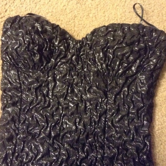Cloth - Picture 2 of 3