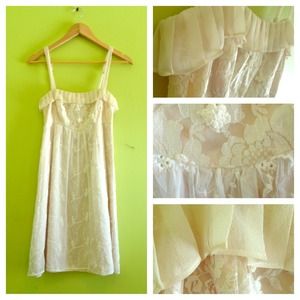 REDUCED Ivory Eyelet Lace Dress 🌸