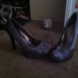 Silver pumps