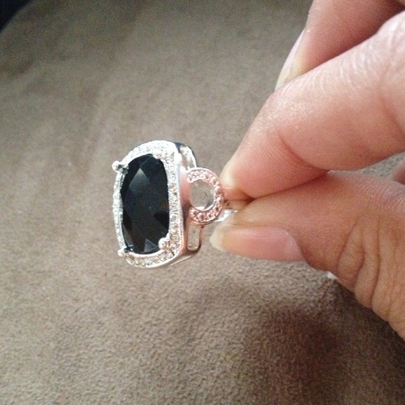 💢SOLD in bundle💢💛Reduced💛 Silver onyx ring - Picture 2 of 3