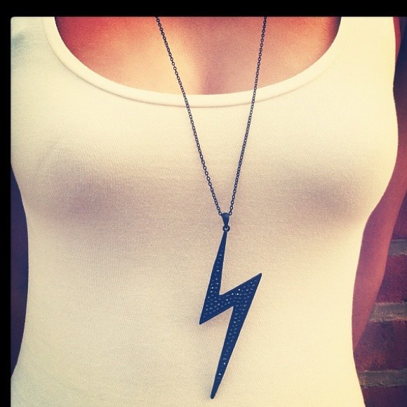 Jewelry - 💥 Lightning bolt long necklace black stones