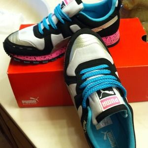 Barely worn Puma sneakers
