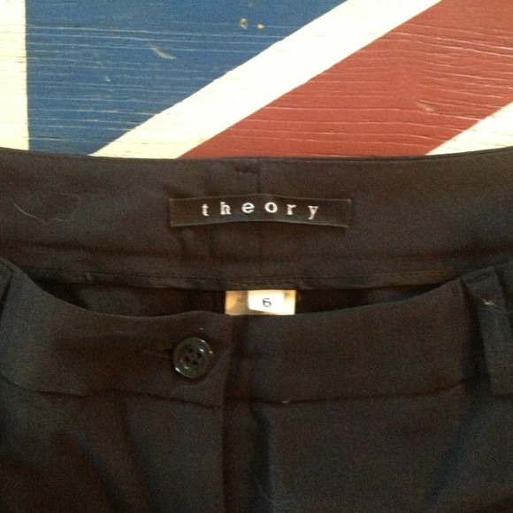 SOLD HOST PICK Theory cropped blk dress pants sz 6 - Picture 2 of 4