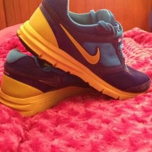 Nike shoes 🌷RESERVED @lisslove