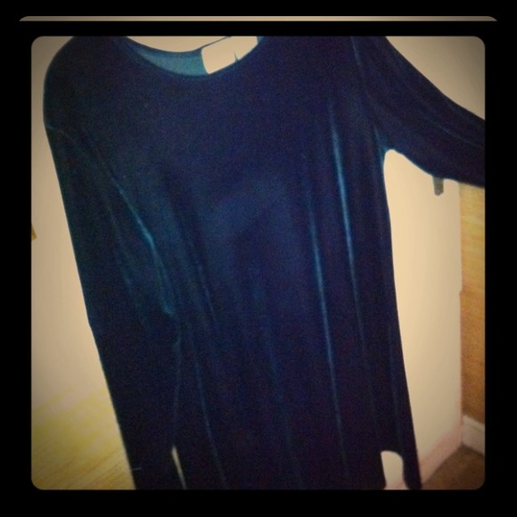 Cute velvet dark green dress!