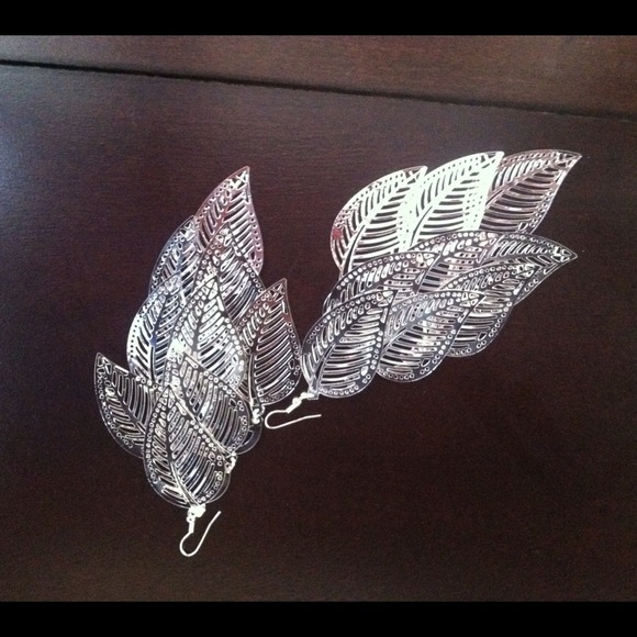 Silver leaf earrings! - Picture 2 of 2