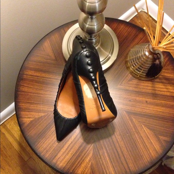 😁Kipping them😁 Selling Elizabeth and James pump - Picture 2 of 3