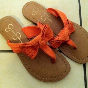 Super cute sandals ! 🎀
