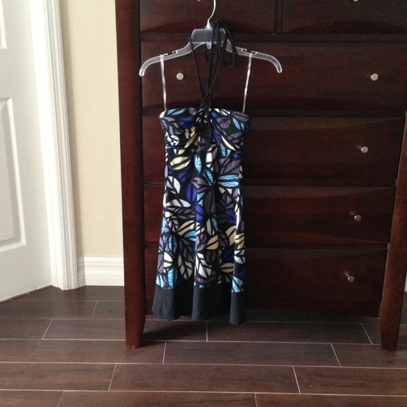 Dresses - Picture 1 of 2