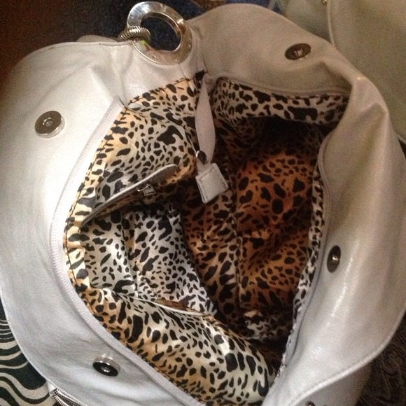Beautiful Handbag with studs - Picture 3 of 3