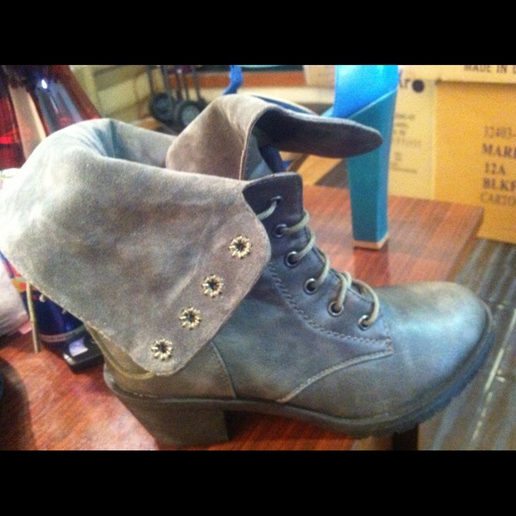 Folding lace up boots ! - Picture 2 of 2