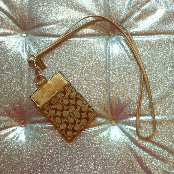 🚫SOLD🚫Coach I.D and Lanyard- @2thick4u