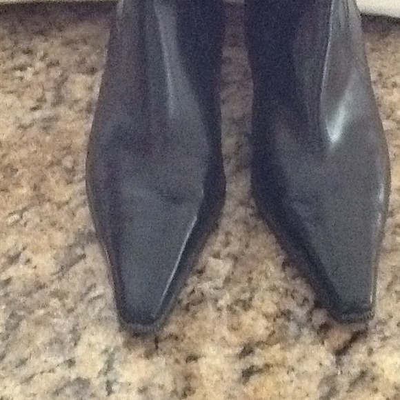Excellent! Excellent! Etienne Aigner boots - Picture 3 of 4