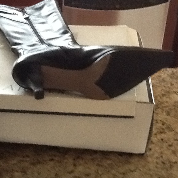 Excellent! Excellent! Etienne Aigner boots - Picture 4 of 4