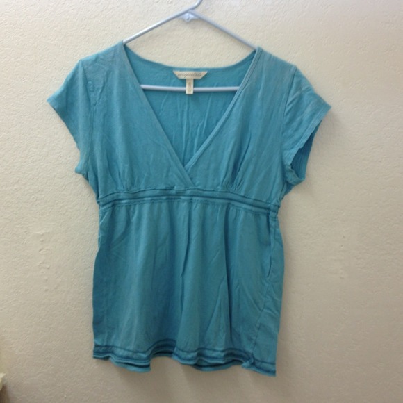 💢SOLD💢Powder blue t-shirt
