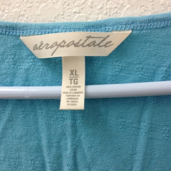💢SOLD💢Powder blue t-shirt - Picture 2 of 3