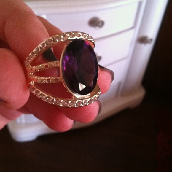 Ring - Picture 3 of 3