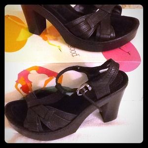 White mountain sandals