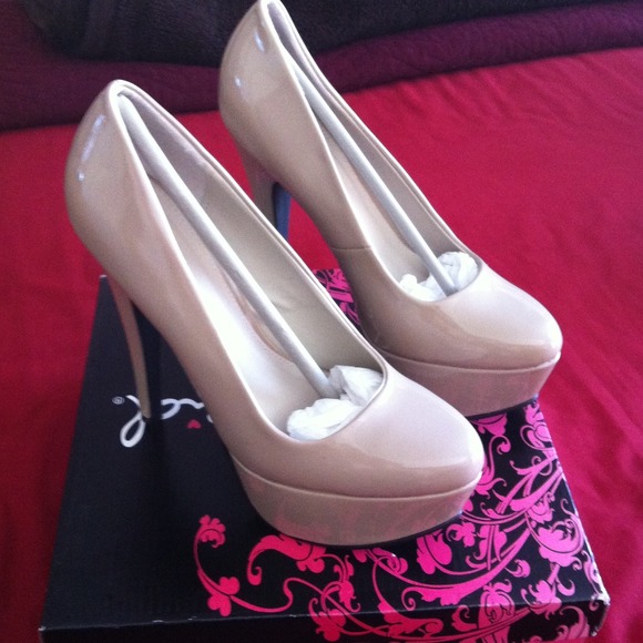 ❗SOLD IN BUNDLE❗Qupid Nude Pumps