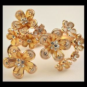 Flower cuff