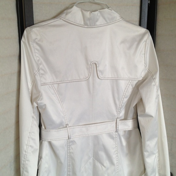 SOLD Bebe White Satiny Trench Medium - Picture 4 of 4