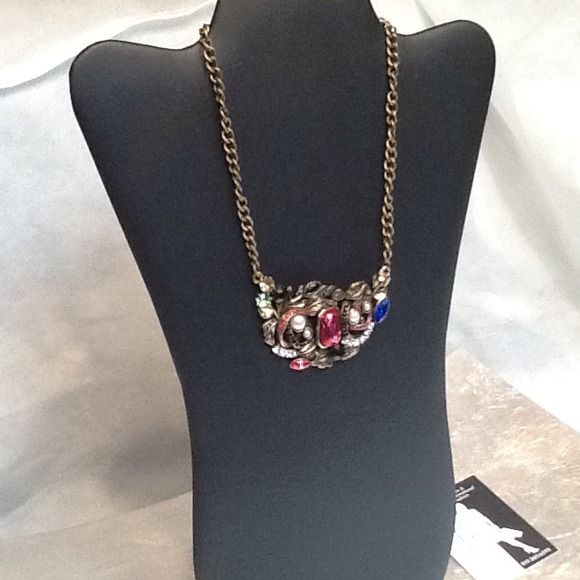 ⚠⚠⚠NWT SALE Multi Color Rhinestone Necklace. - Picture 2 of 3