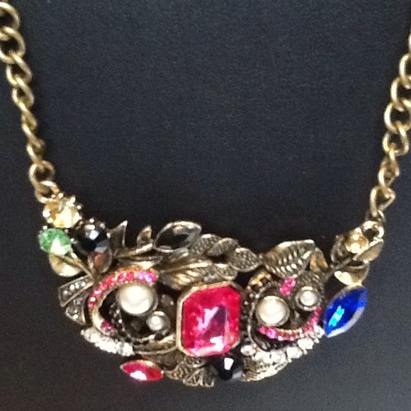 ⚠⚠⚠NWT SALE Multi Color Rhinestone Necklace. - Picture 3 of 3