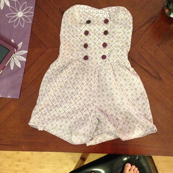 Sleeveless Romper - Picture 2 of 2