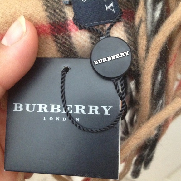 🎉🎉SOLD 🎈🎉Authentic Burberry Scarf - Picture 4 of 4