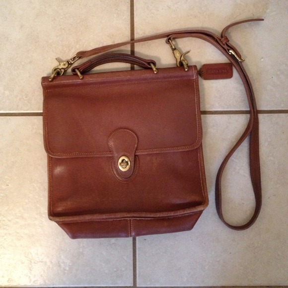 ❌❌SOLD❌❌Authentic Coach Willis cross body