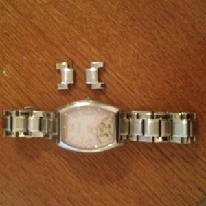 Watch with extra links