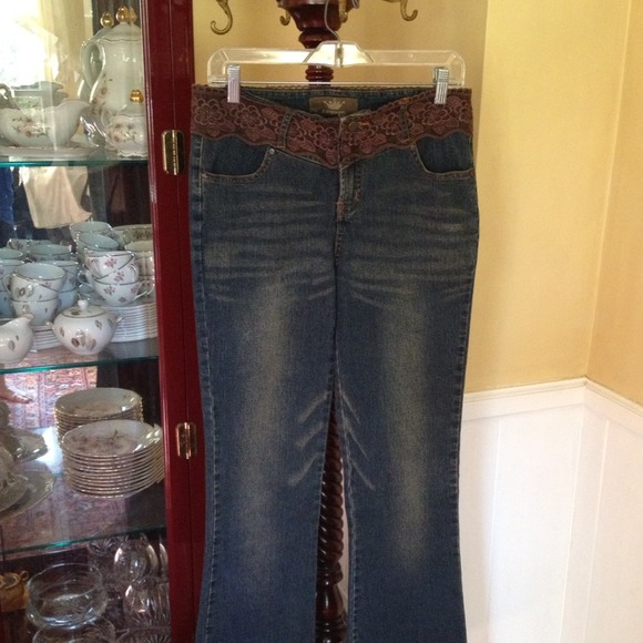 Blue jeans with purple lace top - Picture 1 of 2