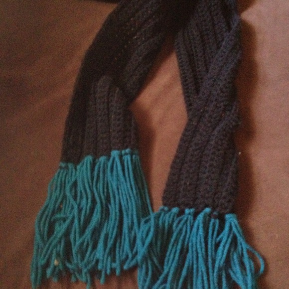 Never worn knit scarf!