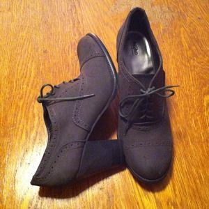 Pair of Mossimo Oxford Heels size 11