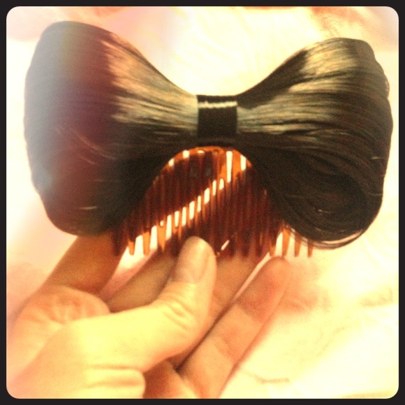 Adorable Bow Wig Comb