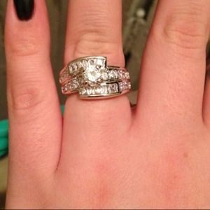 Beautiful cubic zirconia ring