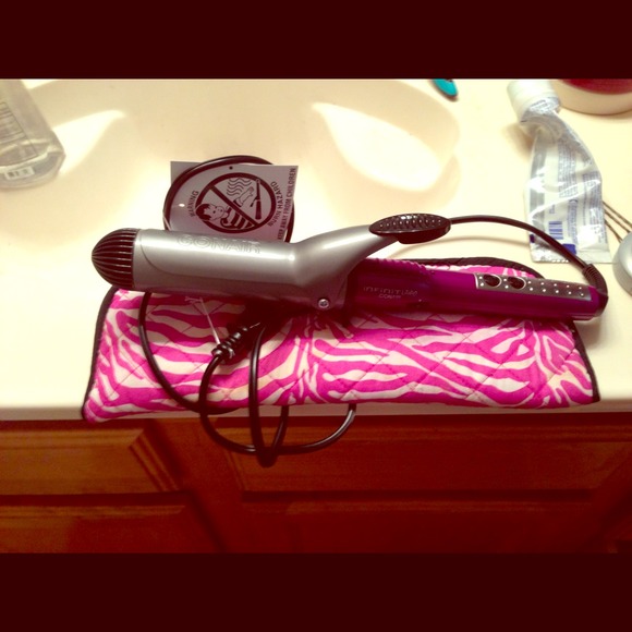 1 1/2 inch Infiniti Pro curling iron