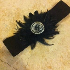 Stretchy feather belt