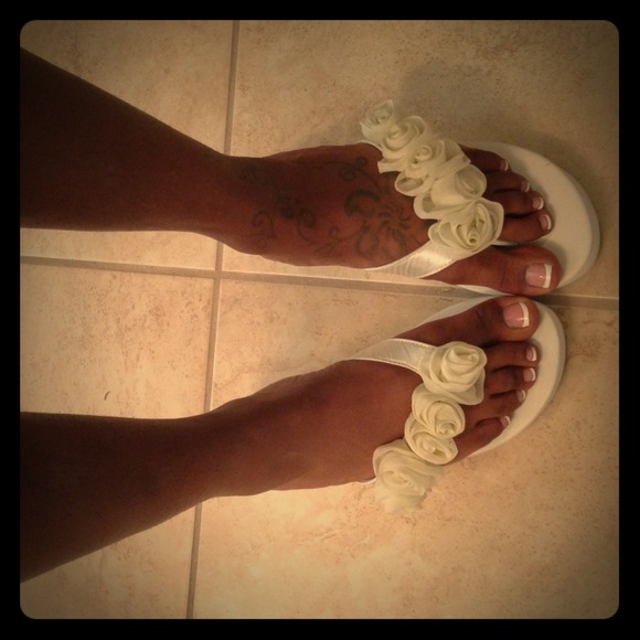 Cute & comfy bridal/formal sandals!