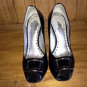 ❌SOLD❌BCBG PATENT LEATHER BUCKLED PEEP TOE HEELS