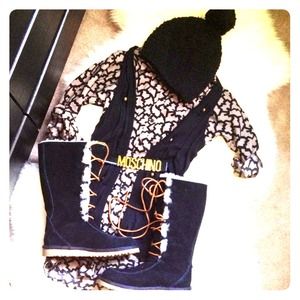 BlkUGGS lace ups& bdg jeans bundle annabellscloset