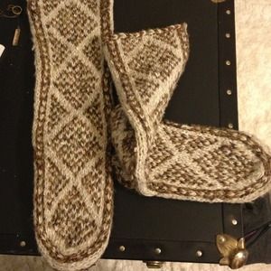 knit slippers/ shoes