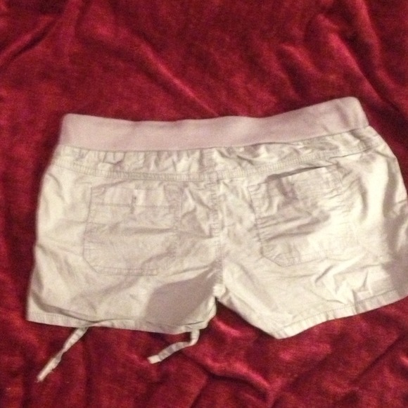 Grey shorts - Picture 2 of 2