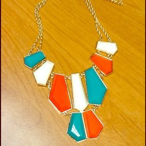 **SOLD** Beautiful statement necklace