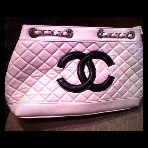 SOLD • BUNDLE • Knockoff Chanel bag + wallet.