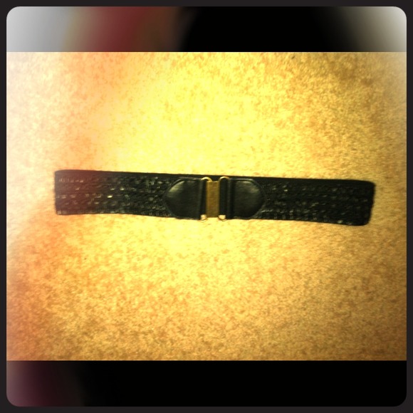 Ruffled, pleather black belt.