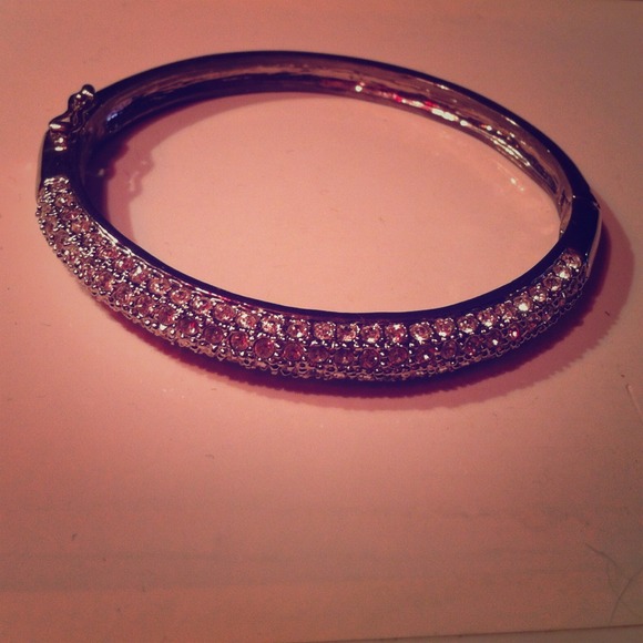 SOLD • BUNDLE • Lia Sophia bangle.