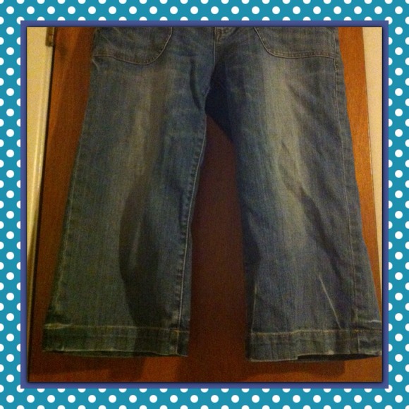 💢SOLD💢🌺Flared Capris 🌺 - Picture 2 of 4