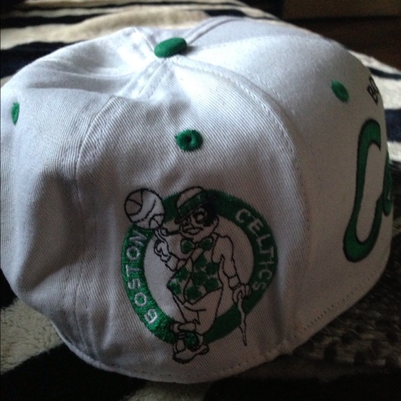 Snap back hat - Picture 2 of 3