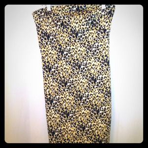 Leopard print sleeveless dress.
